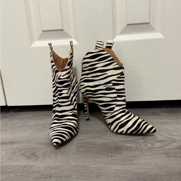 BRAND NEW Jessica Simpson Zebra Print Stiletto Ankle Boots - Picture 1 of 3